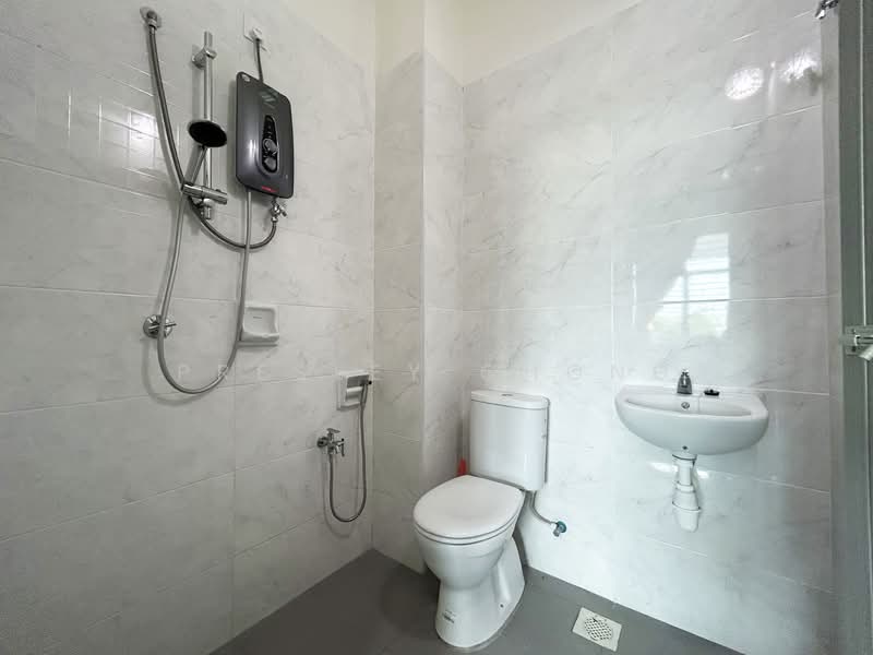 1-storey Terraced House for Sale in Kampar (Perak) - Presley Chong - Master Bathroom - PropertyGuru.com.my