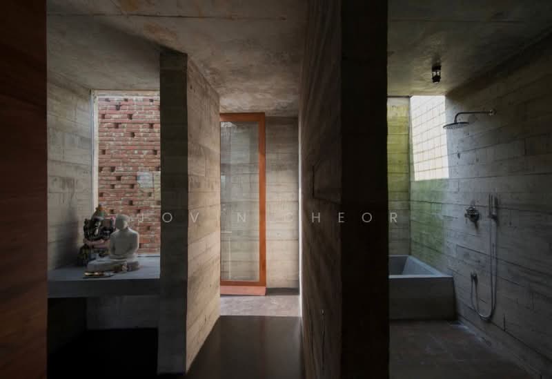 Rumah Banglo untuk Dijual di Bukit Gita Bayu (Seri Kembangan) - Jovin Cheor - Bathroom - PropertyGuru.com.my