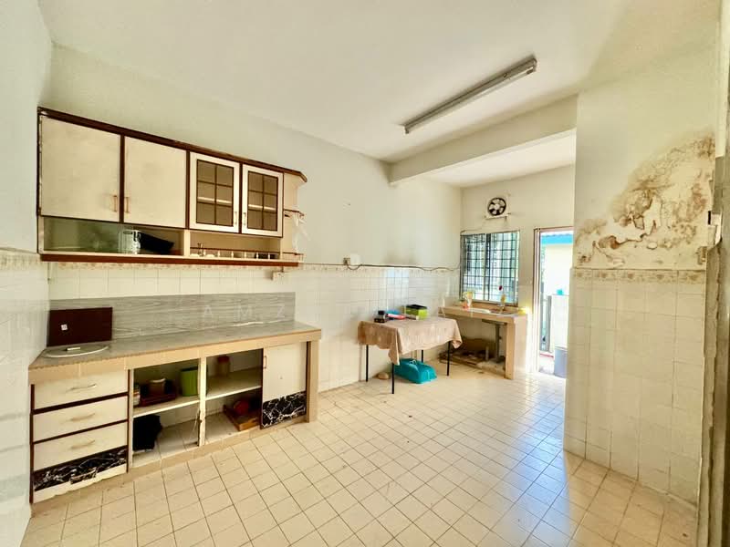 2-storey Terraced House for Sale in Kelana Jaya (Petaling Jaya) - Amzar Faiz - Kitchen - PropertyGuru.com.my