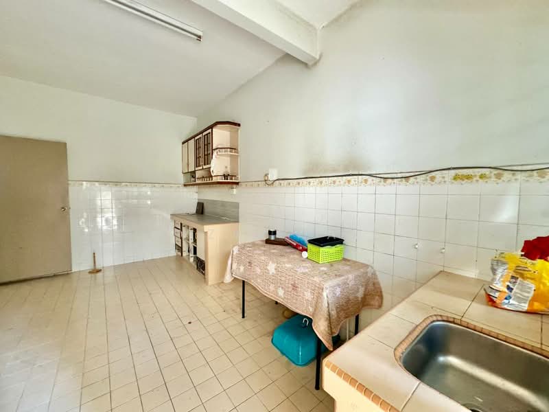 2-storey Terraced House for Sale in Kelana Jaya (Petaling Jaya) - Amzar Faiz - Kitchen - PropertyGuru.com.my