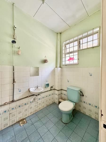 2-storey Terraced House for Sale in Kelana Jaya (Petaling Jaya) - Amzar Faiz - Bathroom - PropertyGuru.com.my