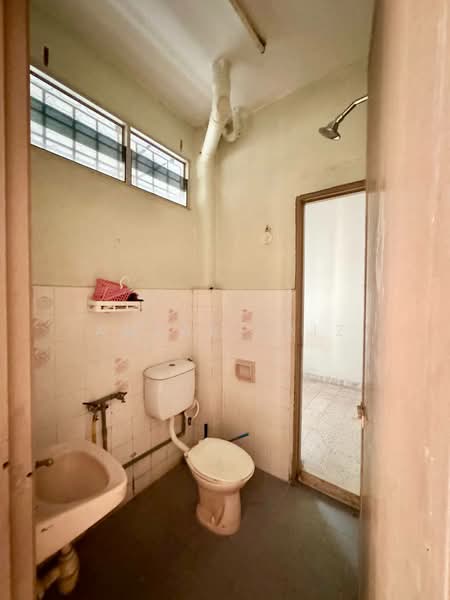 2-storey Terraced House for Sale in Kelana Jaya (Petaling Jaya) - Amzar Faiz - Bathroom - PropertyGuru.com.my