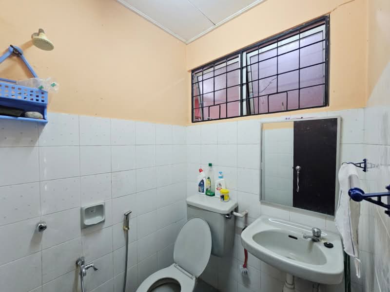 2-storey Terraced House for Sale in Usj 11 (Subang Jaya) - Jason Ooi - Bathroom - PropertyGuru.com.my