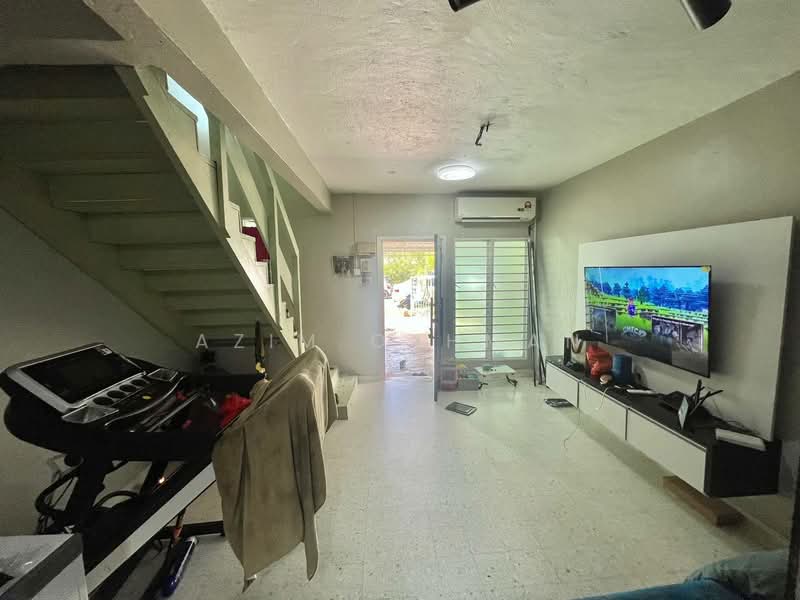 2-storey Terraced House for Sale in Seksyen 17 (Shah Alam) - Azim Othman - Living Room - PropertyGuru.com.my