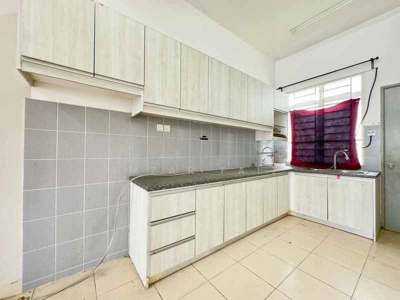 2-storey Terraced House for Sale in Shah Alam (Selangor) - Amzar Faiz - Kitchen - PropertyGuru.com.my
