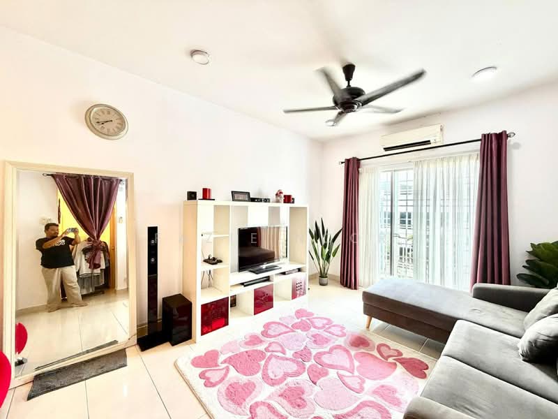 Kondominium untuk Dijual di Kristal Heights - Fazie Noor - Living Room - PropertyGuru.com.my