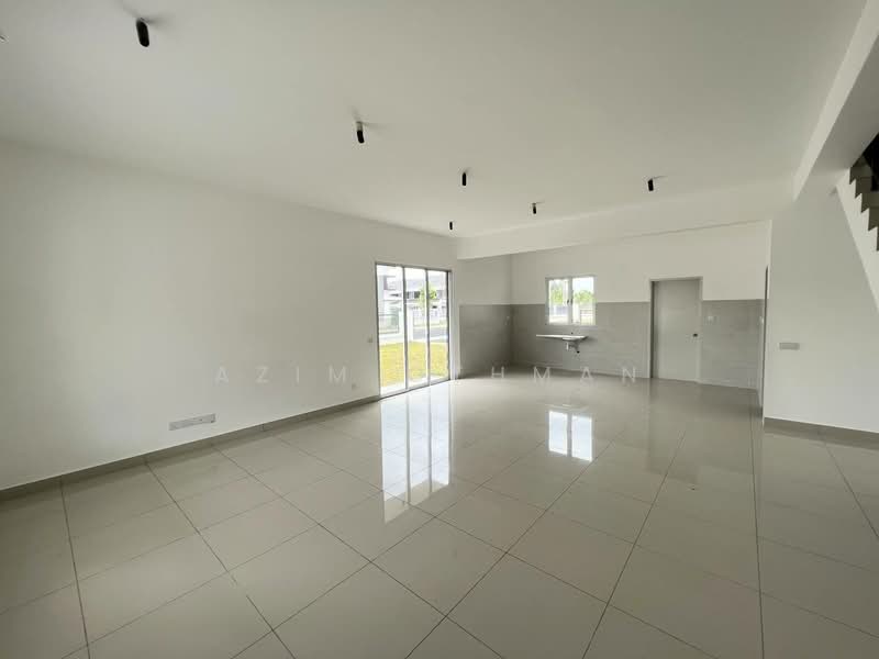 2-storey Terraced House for Sale in Bandar Rimbayu (Telok Panglima Garang) - Azim Othman - Living Room - PropertyGuru.com.my
