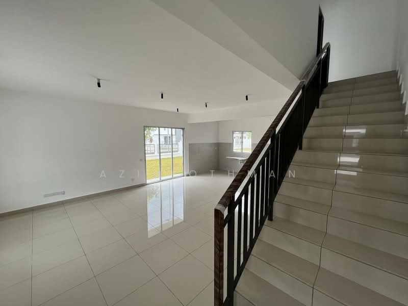 2-storey Terraced House for Sale in Bandar Rimbayu (Telok Panglima Garang) - Azim Othman - Living Room - PropertyGuru.com.my