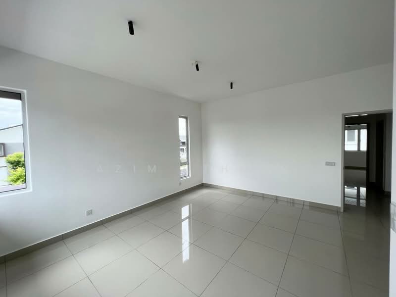2-storey Terraced House for Sale in Bandar Rimbayu (Telok Panglima Garang) - Azim Othman - Living Room - PropertyGuru.com.my