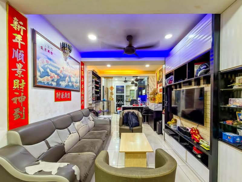 1-storey Terraced House for Sale in Taman Putra (Puchong) - Amzar Faiz - Living Room - PropertyGuru.com.my