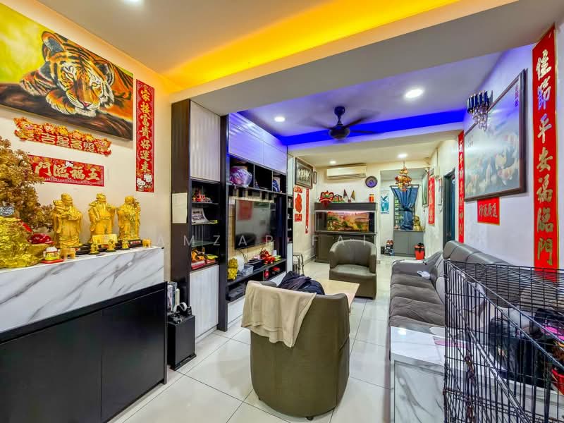 1-storey Terraced House for Sale in Taman Putra (Puchong) - Amzar Faiz - Living Room - PropertyGuru.com.my