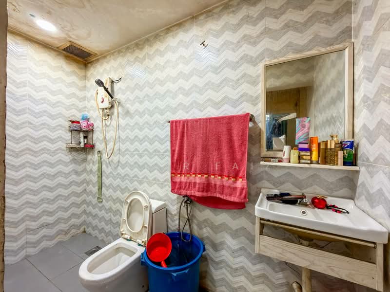 1-storey Terraced House for Sale in Taman Putra (Puchong) - Amzar Faiz - Bathroom - PropertyGuru.com.my