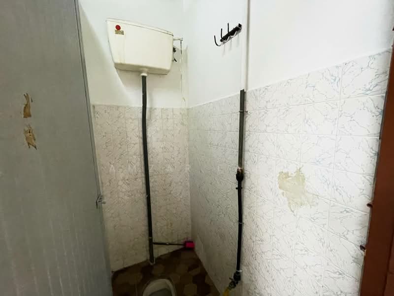 1-storey Terraced House for Sale in Taman Cendana (Kajang) - Amzar Faiz - Bathroom - PropertyGuru.com.my