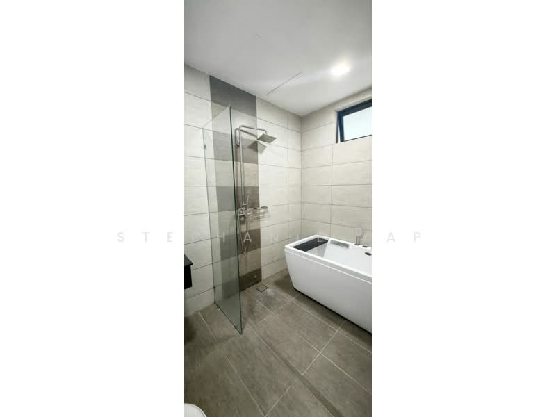 Servis Apartment untuk Disewa di Molek Regency - Stephanie Yap - Bathroom - PropertyGuru.com.my