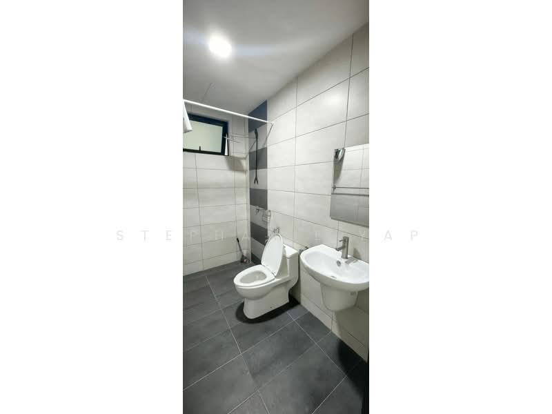 Servis Apartment untuk Disewa di Molek Regency - Stephanie Yap - Bathroom - PropertyGuru.com.my