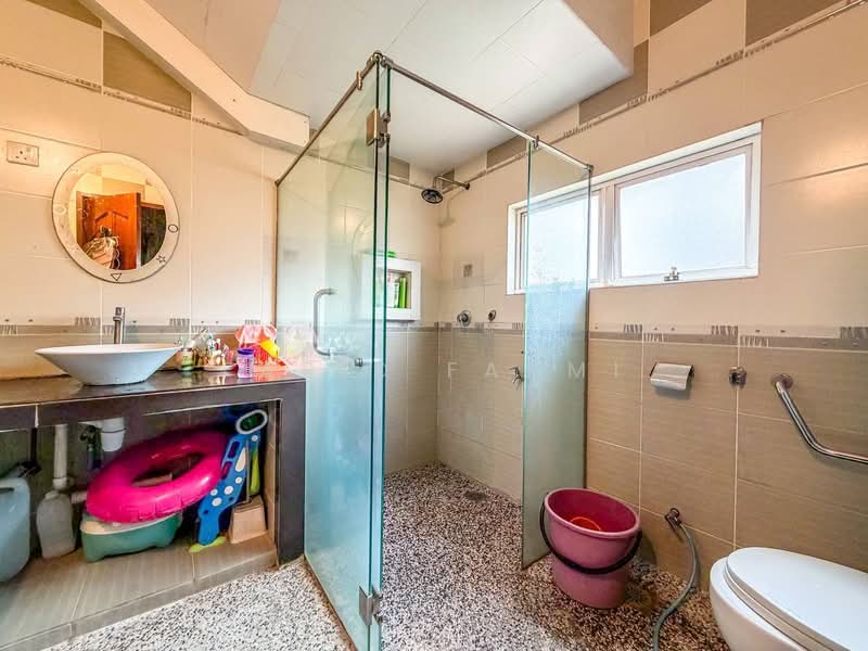 Rumah Banglo untuk Dijual di Country Heights (Kajang) - Farid Fahmi - Bathroom - PropertyGuru.com.my