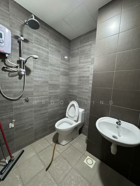 Service Residence for Rent at Symphony Tower (Menara Simfoni) - Gordon Ling - Bathroom - PropertyGuru.com.my