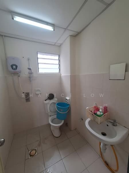 Apartment for Sale at Bayu Puteri - Shanice Low - Bathroom - PropertyGuru.com.my