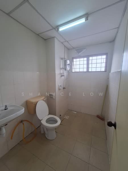 Apartment for Sale at Bayu Puteri - Shanice Low - Bathroom - PropertyGuru.com.my
