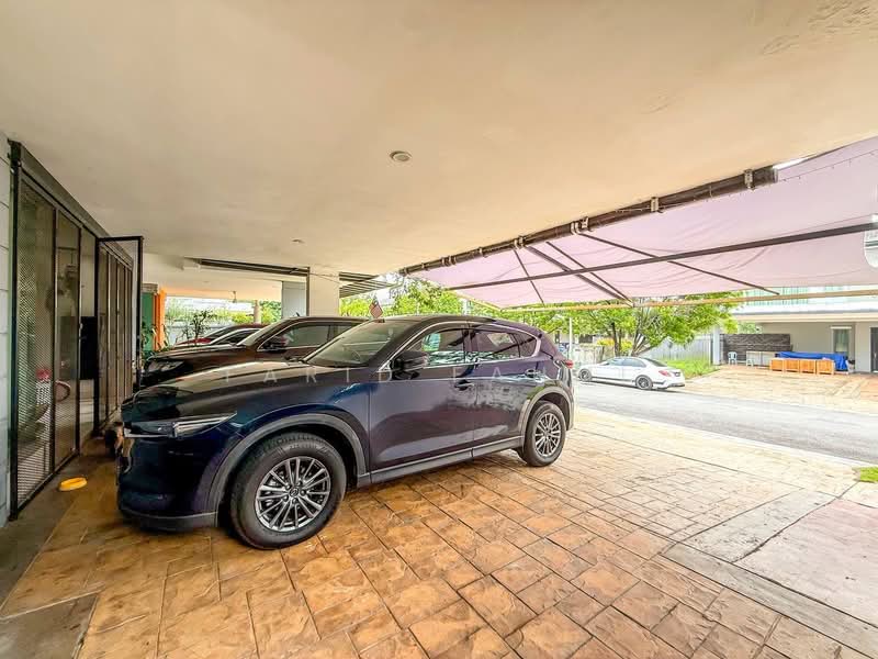Semi-Detached House for Sale in Puncak Bangi (Bandar Baru Bangi) - Farid Fahmi - Car Park - PropertyGuru.com.my