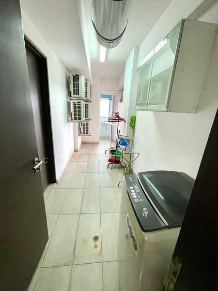 Pangsapuri untuk Disewa di Molek Pine 3 - Chloe Shum - Corridor - PropertyGuru.com.my
