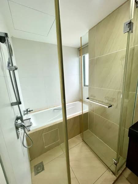 Pangsapuri untuk Disewa di Molek Pine 3 - Chloe Shum - Bathroom - PropertyGuru.com.my