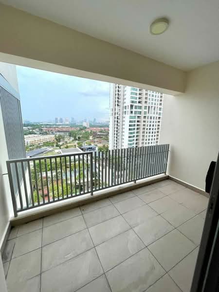 Pangsapuri untuk Disewa di Molek Pine 3 - Chloe Shum - Balcony - PropertyGuru.com.my