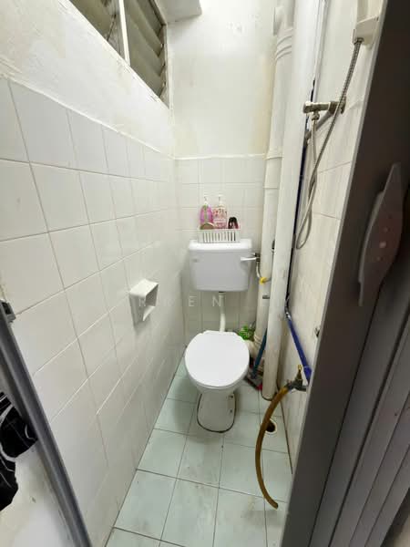 Rumah Flat untuk Dijual di Taman Utama - Darren Lye - Bathroom - PropertyGuru.com.my
