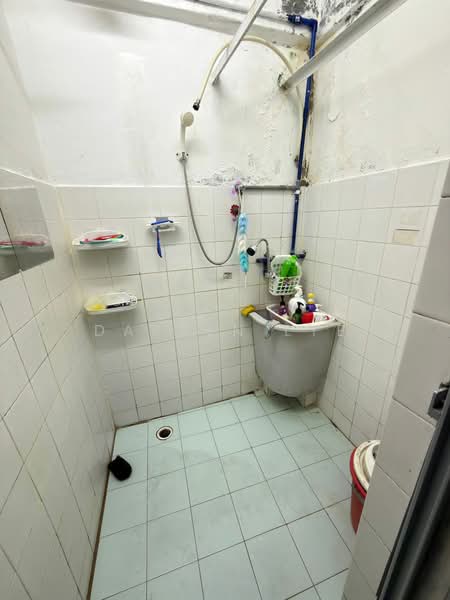 Rumah Flat untuk Dijual di Taman Utama - Darren Lye - Bathroom - PropertyGuru.com.my