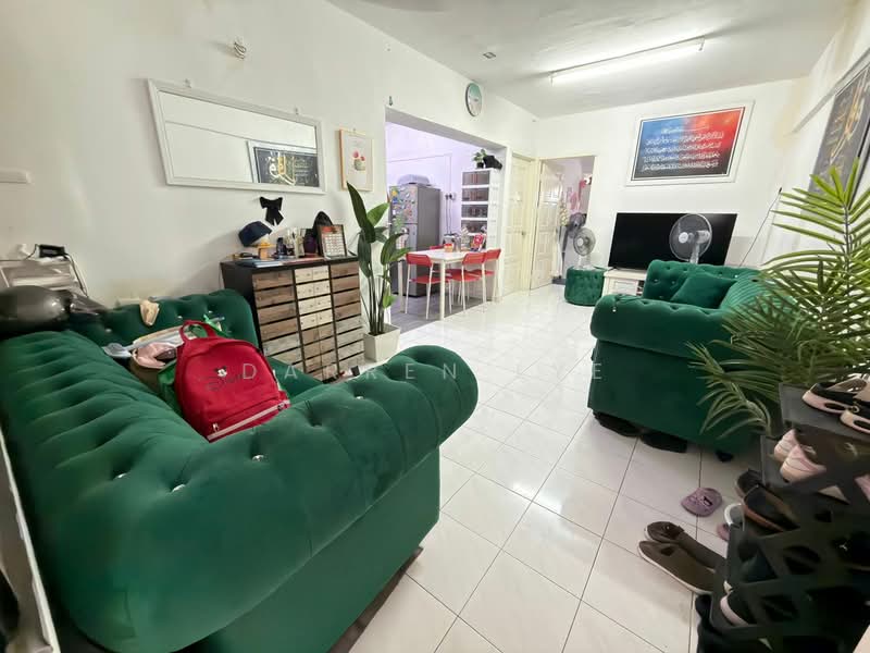 Rumah Flat untuk Dijual di Taman Utama - Darren Lye - Living Room - PropertyGuru.com.my