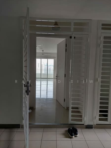 Kondominium untuk Disewa di Scenaria @ North Kiara Hills - Raymond Siew - Entrance - PropertyGuru.com.my