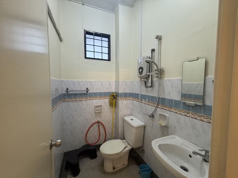 Rumah Teres 2 Tingkat untuk Dijual di Petaling Jaya (Selangor) - Sky Lim - Bathroom - PropertyGuru.com.my
