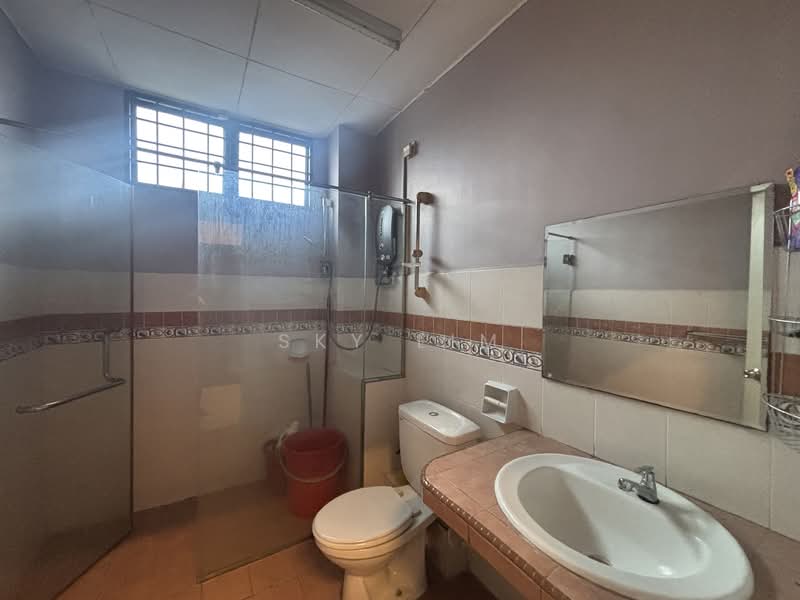 Rumah Teres 2 Tingkat untuk Dijual di Petaling Jaya (Selangor) - Sky Lim - Bathroom - PropertyGuru.com.my