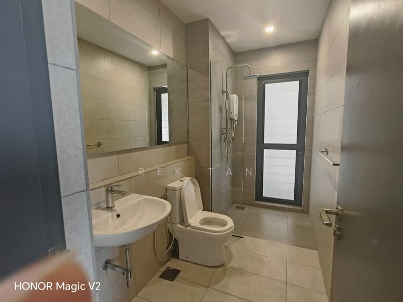 Servis Apartment untuk Disewa di Atwater : Service Residences - Rex Tan - Bathroom - PropertyGuru.com.my
