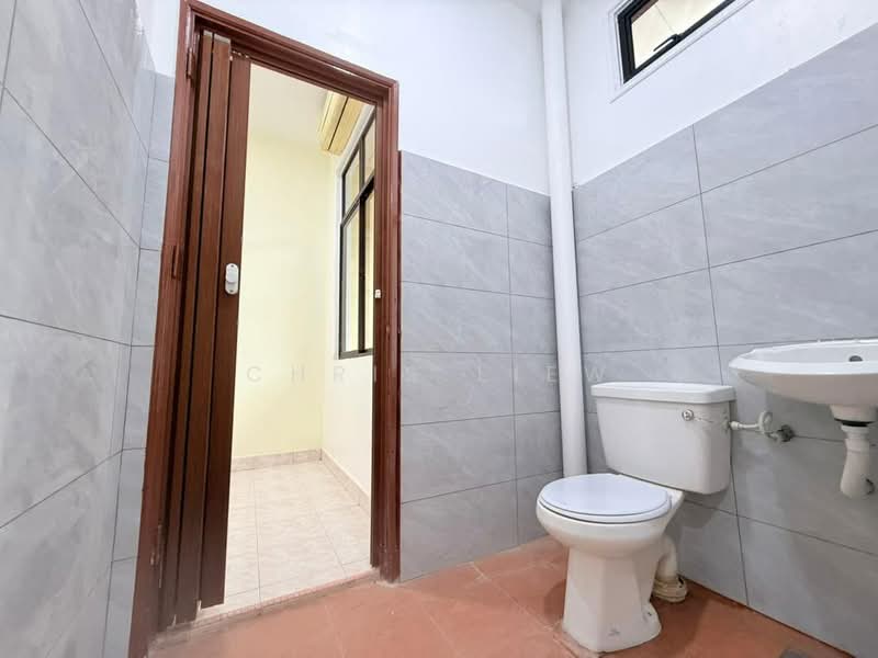 2-storey Terraced House for Sale in Taman Mutiara Rini (Skudai) - Chris Liew - Bathroom - PropertyGuru.com.my