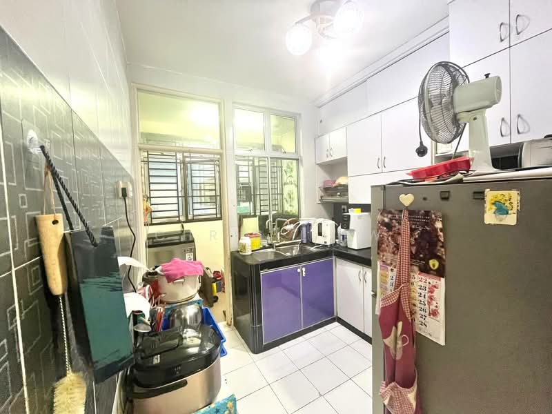 Pangsapuri untuk Dijual di Taman Larkin Idaman Plot C - Chris Liew - Kitchen - PropertyGuru.com.my