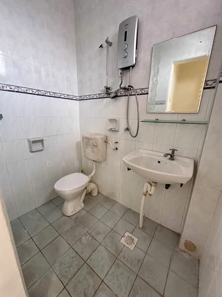 Pangsapuri untuk Dijual di Pangsapuri Ria Apartment C (Ruby Tower) - Darren Lye - Bathroom - PropertyGuru.com.my