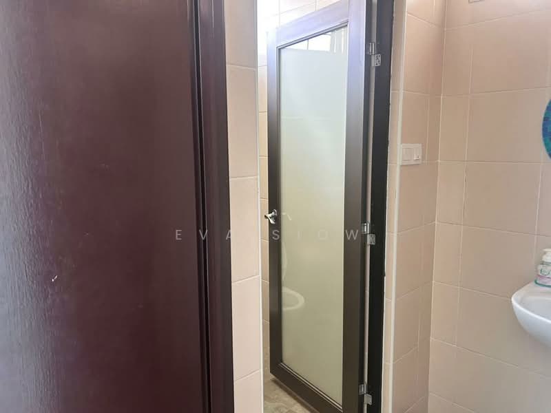 2.5-storey Terraced House for Sale in Taman Sutera Utama (Skudai) - Eva Siow - Bathroom - PropertyGuru.com.my