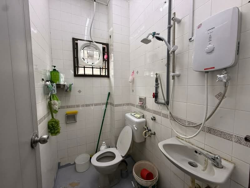 Rumah Teres 2 Tingkat untuk Dijual di Taman Tan Sri Yaacob (Johor Bahru) - Eva Siow - Bathroom - PropertyGuru.com.my