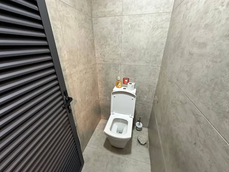 Warehouse for Sale in Taman Sains Selangor (Kota Damansara) - Nurul Izza - Bathroom - PropertyGuru.com.my