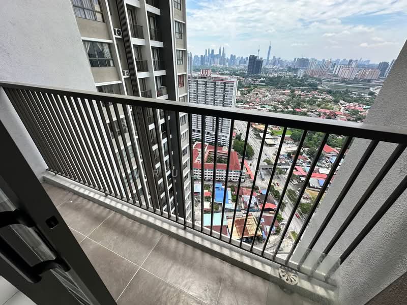 Servis Apartment untuk Disewa di Kenwingston Platz - Nurul Izza - Balcony - PropertyGuru.com.my