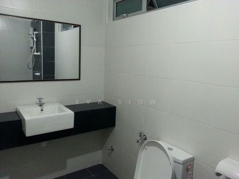 Pangsapuri untuk Dijual di Idaman Residence - Eva Siow - Bathroom - PropertyGuru.com.my