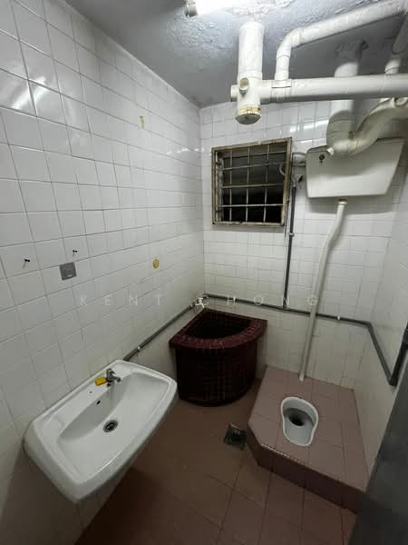 Rumah Flat untuk Dijual di Sentul Utama Flat - Kent Chong - Bathroom - PropertyGuru.com.my