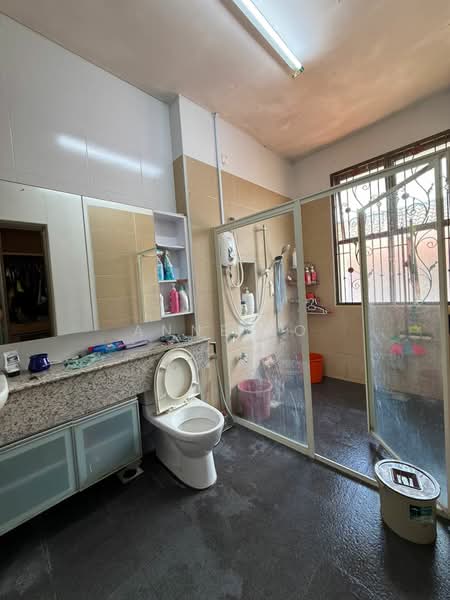 Semi-Detached House for Sale in Johor Bahru (Johor) - Anne Lo - Bathroom - PropertyGuru.com.my