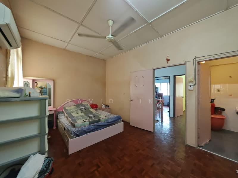 2-storey Terraced House for Sale in Taman Universiti Indah (Seri Kembangan) - David Ting - Bedroom - PropertyGuru.com.my