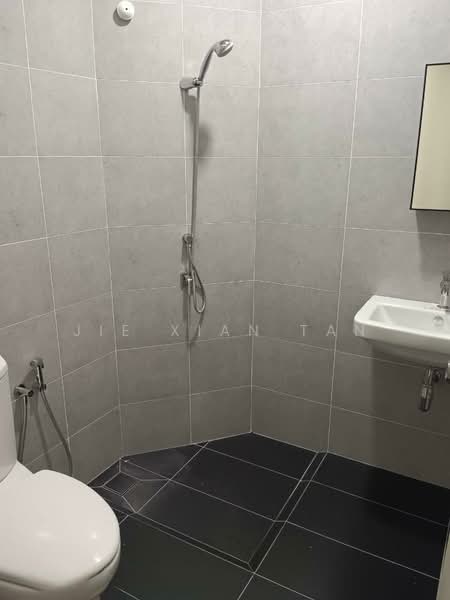 Rumah Teres untuk Disewa di Bandar Cassia (Batu Kawan) - Jie Xian Tan - Bathroom - PropertyGuru.com.my