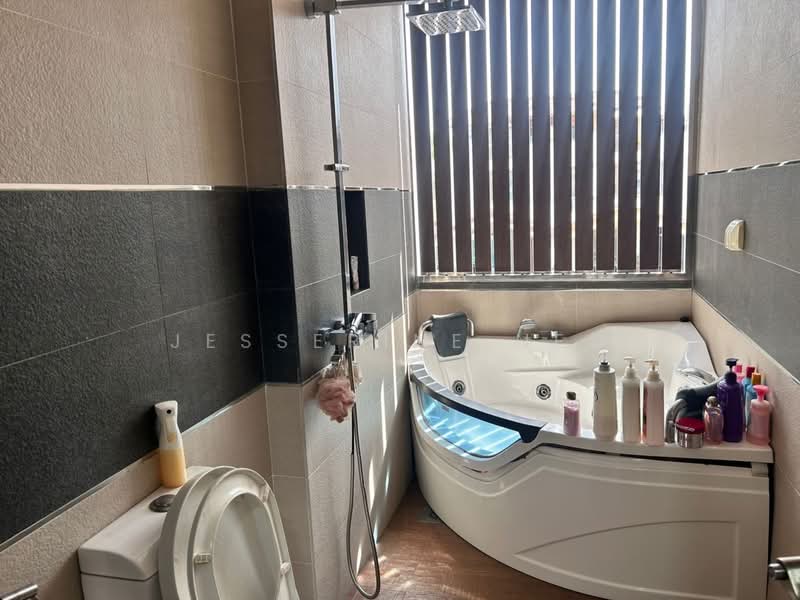 Rumah Teres 2.5 Tingkat untuk Dijual di Taman Sutera (Johor Bahru) - Jesserine Neo - Bathroom - PropertyGuru.com.my