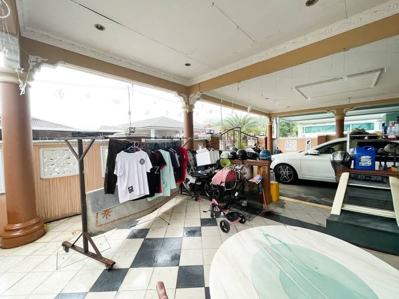 Rumah Berkembar untuk Dijual di Desa Rening Jaya (Rasa) - Wan Azlan Ahmad - Car Park - PropertyGuru.com.my