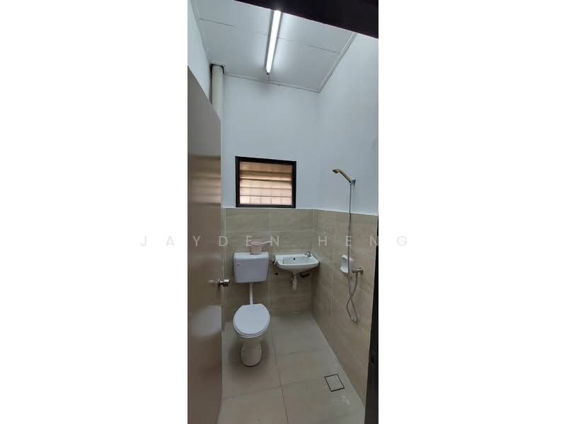 Rumah Teres untuk Dijual di Bandar Putra Permai (Seri Kembangan) - Jayden Heng - Bathroom - PropertyGuru.com.my