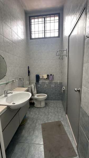 1.5-storey Terraced House for Sale in Batu Pahat (Johor) - Winnie KHAW - Bathroom - PropertyGuru.com.my